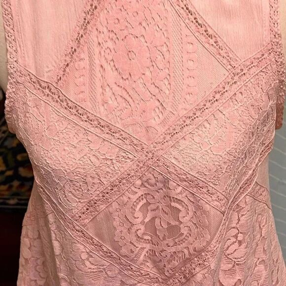 EUC Pink Sleeveless Lace Top, Hi/Neck Size Small #YC#5 - Picture 3 of 7
